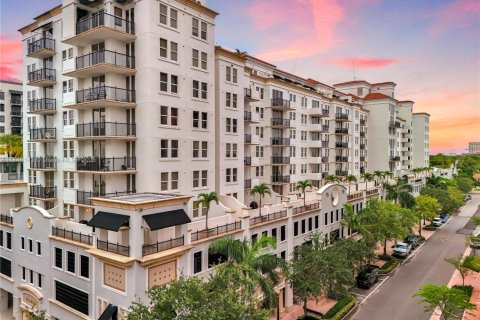 Condo in Coral Gables, Florida, 2 bedrooms  № 1860651 - photo 2