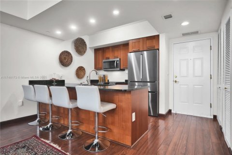 Condo in Coral Gables, Florida, 2 bedrooms  № 1860651 - photo 7