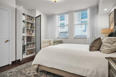 Condo in Coral Gables, Florida, 2 bedrooms  № 1860651 - photo 17