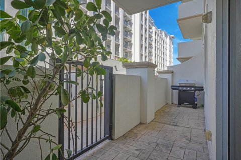 Condo in Coral Gables, Florida, 2 bedrooms  № 1860651 - photo 24