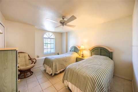 House in Cape Coral, Florida 3 bedrooms, 195.47 sq.m. № 2096111 - photo 20