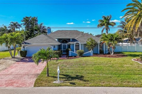 House in Cape Coral, Florida 3 bedrooms, 195.47 sq.m. № 2096111