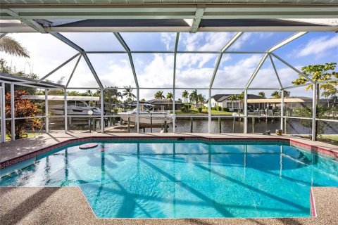 House in Cape Coral, Florida 3 bedrooms, 195.47 sq.m. № 2096111 - photo 26