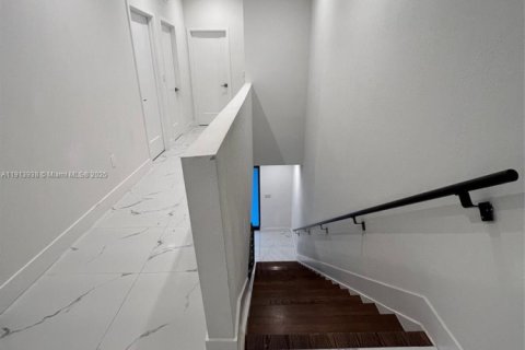 Adosado en alquiler en Miami, Florida, 3 dormitorios, 171.59 m2 № 1968978 - foto 11