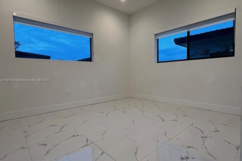 Adosado en alquiler en Miami, Florida, 3 dormitorios, 171.59 m2 № 1968978 - foto 20