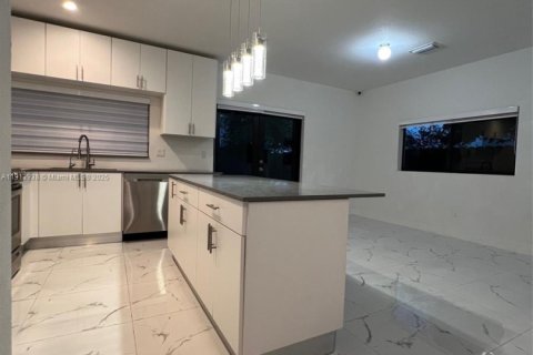 Adosado en alquiler en Miami, Florida, 3 dormitorios, 171.59 m2 № 1968978 - foto 9