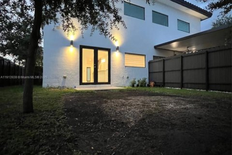 Adosado en alquiler en Miami, Florida, 3 dormitorios, 171.59 m2 № 1968978 - foto 22