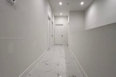 Adosado en alquiler en Miami, Florida, 3 dormitorios, 171.59 m2 № 1968978 - foto 12
