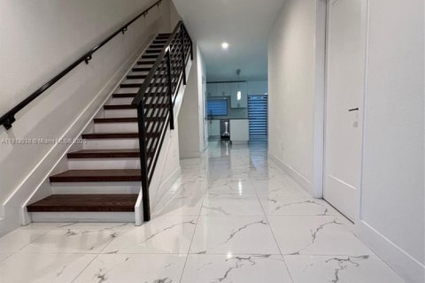 Adosado en alquiler en Miami, Florida, 3 dormitorios, 171.59 m2 № 1968978 - foto 6