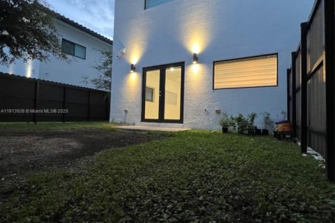 Adosado en alquiler en Miami, Florida, 3 dormitorios, 171.59 m2 № 1968978 - foto 21
