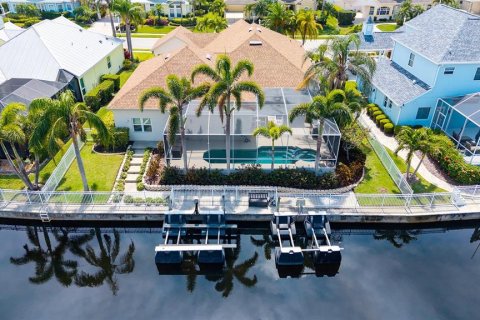 House in Bradenton, Florida 3 bedrooms, 240.43 sq.m. № 1597600 - photo 10