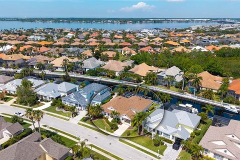 House in Bradenton, Florida 3 bedrooms, 240.43 sq.m. № 1597600 - photo 5