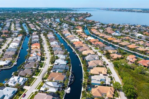 House in Bradenton, Florida 3 bedrooms, 240.43 sq.m. № 1597600 - photo 3