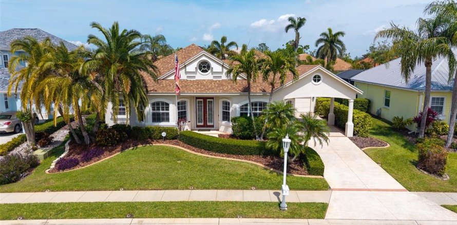 House in Bradenton, Florida 3 bedrooms, 240.43 sq.m. № 1597600