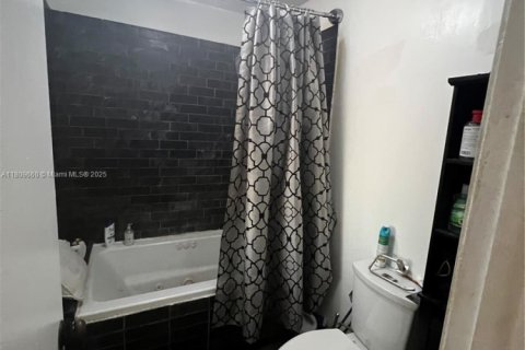 Touwnhouse à vendre à Miami, Floride: 2 chambres, 116.5 m2 № 1770229 - photo 25