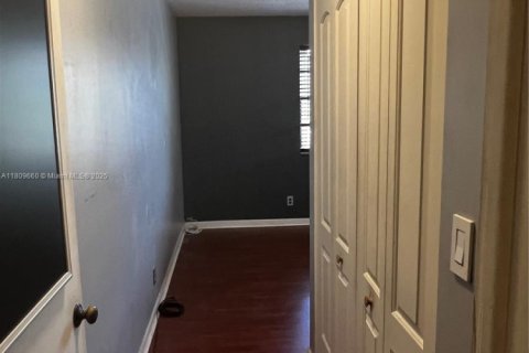 Touwnhouse à vendre à Miami, Floride: 2 chambres, 116.5 m2 № 1770229 - photo 27