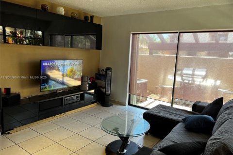 Touwnhouse à vendre à Miami, Floride: 2 chambres, 116.5 m2 № 1770229 - photo 9
