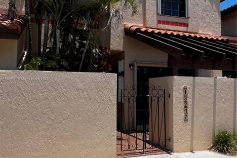 Touwnhouse à vendre à Miami, Floride: 2 chambres, 116.5 m2 № 1770229 - photo 2