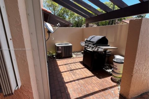 Touwnhouse à vendre à Miami, Floride: 2 chambres, 116.5 m2 № 1770229 - photo 7