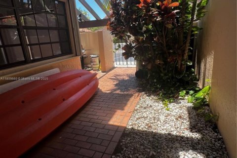 Touwnhouse à vendre à Miami, Floride: 2 chambres, 116.5 m2 № 1770229 - photo 8