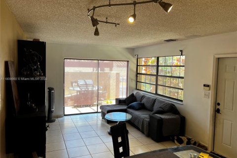 Touwnhouse à vendre à Miami, Floride: 2 chambres, 116.5 m2 № 1770229 - photo 14