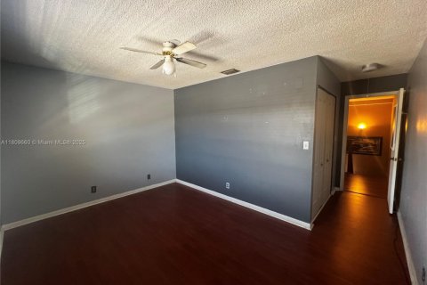 Touwnhouse à vendre à Miami, Floride: 2 chambres, 116.5 m2 № 1770229 - photo 28