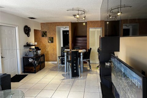Touwnhouse à vendre à Miami, Floride: 2 chambres, 116.5 m2 № 1770229 - photo 12