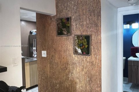 Touwnhouse à vendre à Miami, Floride: 2 chambres, 116.5 m2 № 1770229 - photo 15