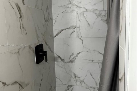 Touwnhouse à vendre à Miami, Floride: 2 chambres, 116.5 m2 № 1770229 - photo 18