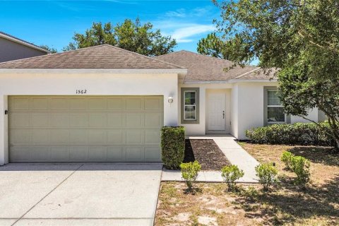 House in Davenport, Florida 3 bedrooms, 148.92 sq.m. № 2198772