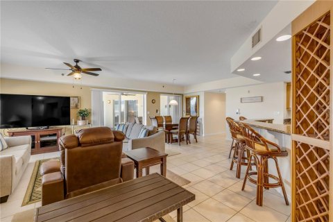 Condo in New Smyrna Beach, Florida, 3 bedrooms  № 2231111 - photo 11