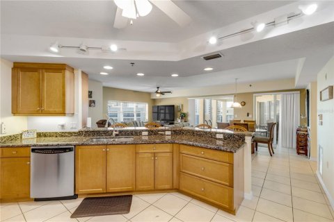 Condo in New Smyrna Beach, Florida, 3 bedrooms  № 2231111 - photo 16