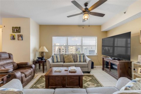 Condo in New Smyrna Beach, Florida, 3 bedrooms  № 2231111 - photo 8