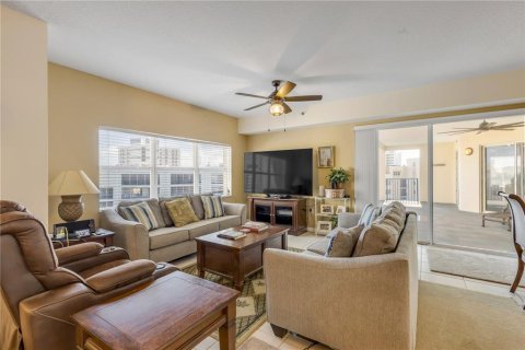 Condo in New Smyrna Beach, Florida, 3 bedrooms  № 2231111 - photo 9
