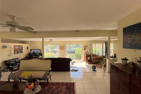 Villa ou maison à vendre à Fort Lauderdale, Floride: 2 chambres, 162.02 m2 № 2051454 - photo 14