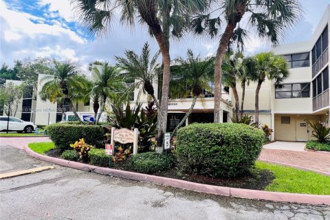 Copropriété à louer à Weston, Floride: 2 chambres, 117.06 m2 № 1859084 - photo 1