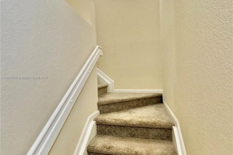 Condo in Doral, Florida, 2 bedrooms  № 1956846 - photo 13