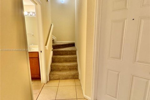 Condo in Doral, Florida, 2 bedrooms  № 1956846 - photo 11