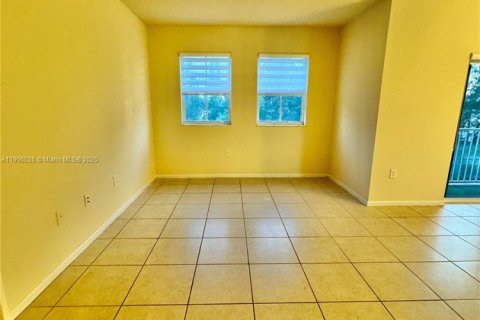 Condo in Doral, Florida, 2 bedrooms  № 1956846 - photo 7