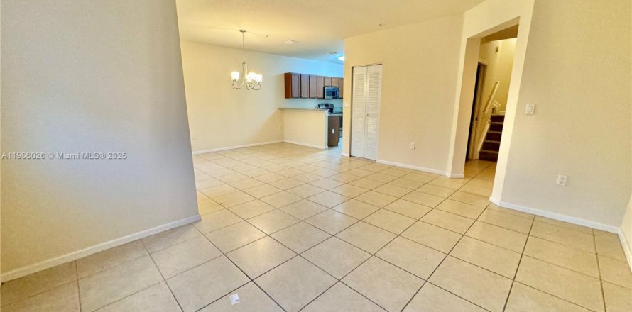 Condo in Doral, Florida, 2 bedrooms  № 1956846