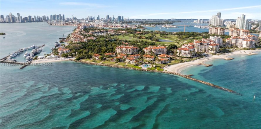 Кондоминиум с 3 спальнями в Майами-Бич, Флорида № 2035293