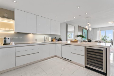 Снять в аренду кондоминиум в Майами-Бич, Флорида 3 спальни, 170.75м2, № 2035293 - фото 22