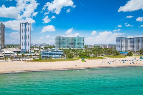 Condo in Pompano Beach, Florida, 3 bedrooms  № 1995079 - photo 2