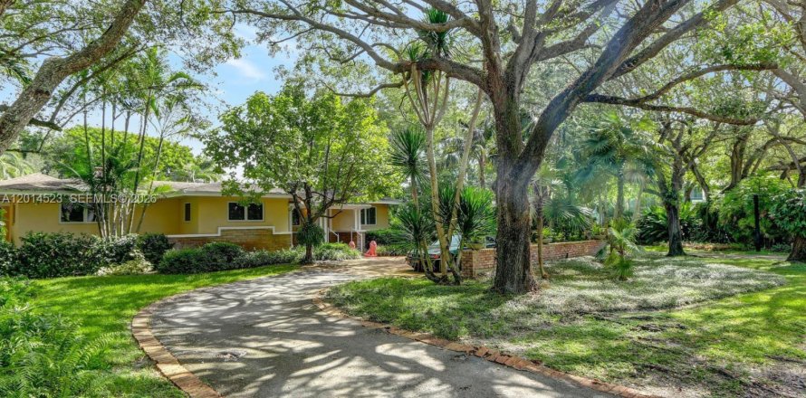 Villa ou maison à Pinecrest, Floride 3 chambres, 305.83 m2 № 2076489