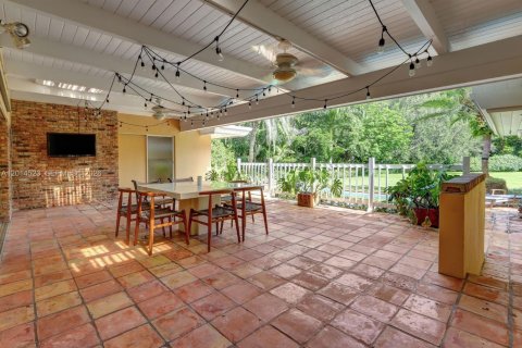 Villa ou maison à louer à Pinecrest, Floride: 3 chambres, 305.83 m2 № 2076489 - photo 21