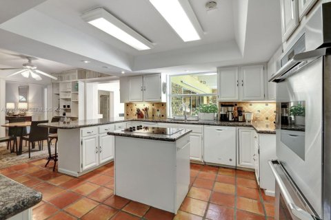 Villa ou maison à louer à Pinecrest, Floride: 3 chambres, 305.83 m2 № 2076489 - photo 8