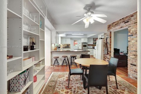 Villa ou maison à louer à Pinecrest, Floride: 3 chambres, 305.83 m2 № 2076489 - photo 7
