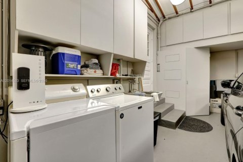 Villa ou maison à louer à Pinecrest, Floride: 3 chambres, 305.83 m2 № 2076489 - photo 23