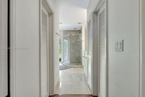 Villa ou maison à louer à Pinecrest, Floride: 3 chambres, 305.83 m2 № 2076489 - photo 10