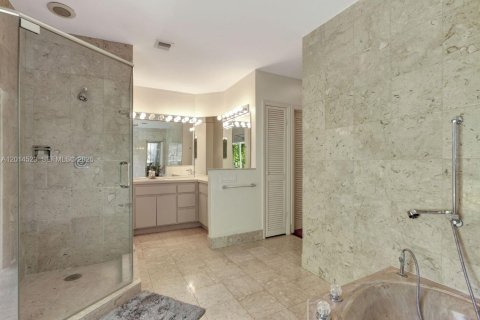 Villa ou maison à louer à Pinecrest, Floride: 3 chambres, 305.83 m2 № 2076489 - photo 13